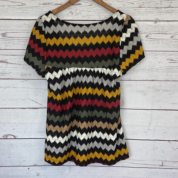 TORRID Short Sleeve Multi Color Pattern Top Size 0X - Picture 4 of 6